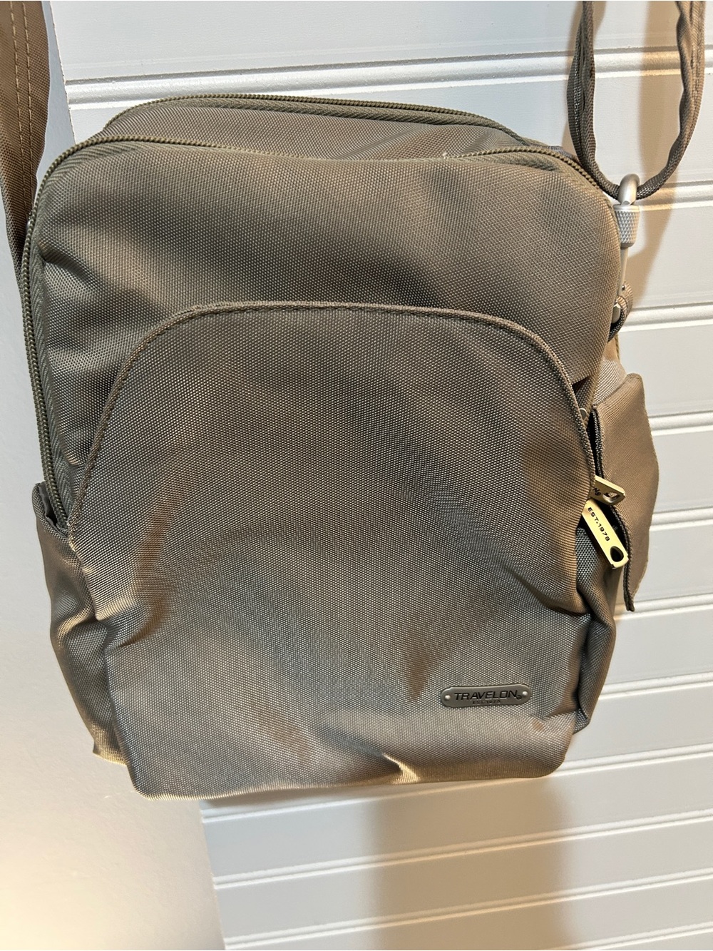 Travelon Neutral Tan Travel Anti-Theft Crossbody Messenger Bag Lots of Pockets